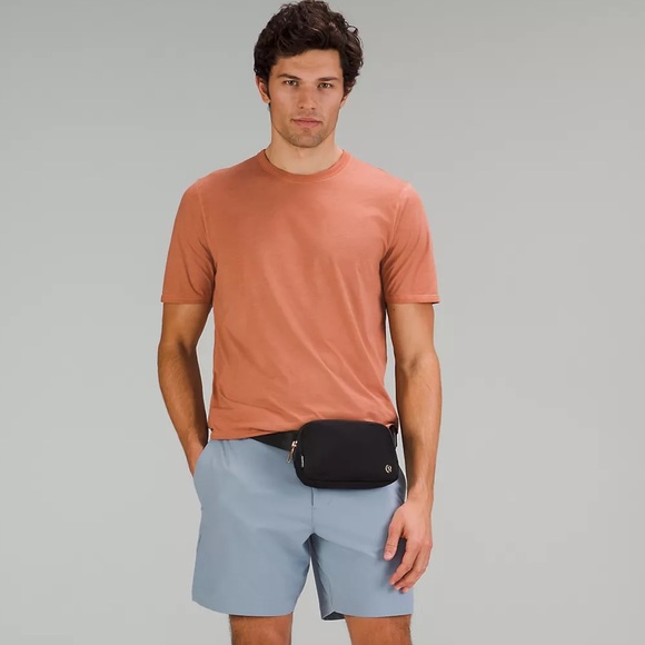 Lululemon Black & Gold Everywhere Belt Bag Crossbody Bag EBB Nwt - Picture 4 of 6